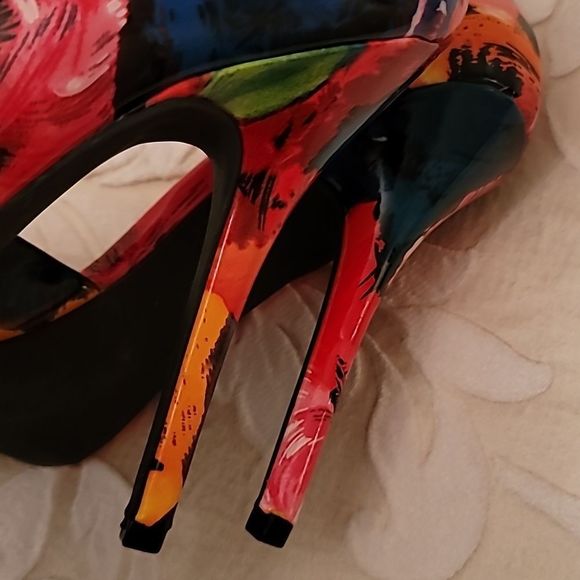 JustFab Dina Floral Print Heels - Picture 11 of 15
